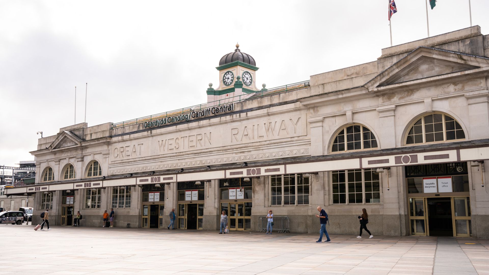 Caerdydd Canolog - Cardiff Central